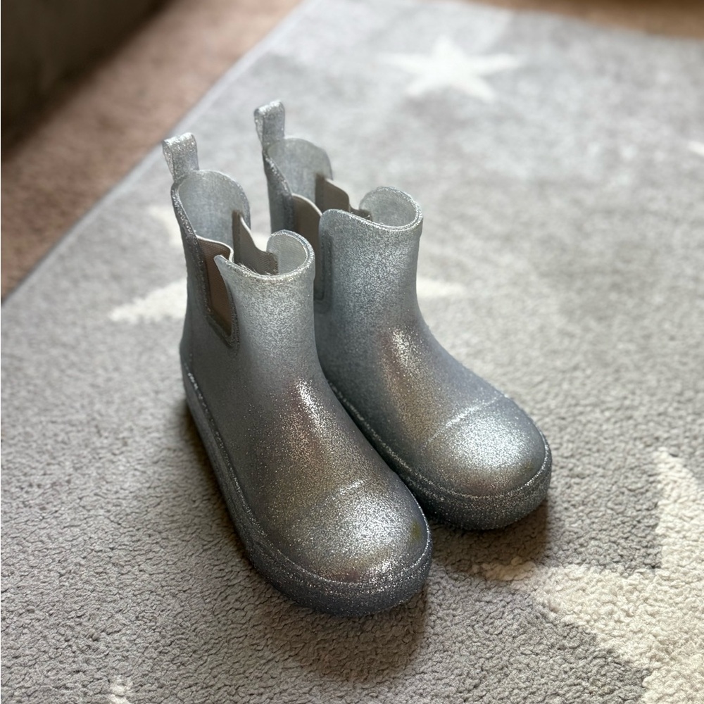 Old Navy Kids Silver Glitter Chelsea Rain Boots